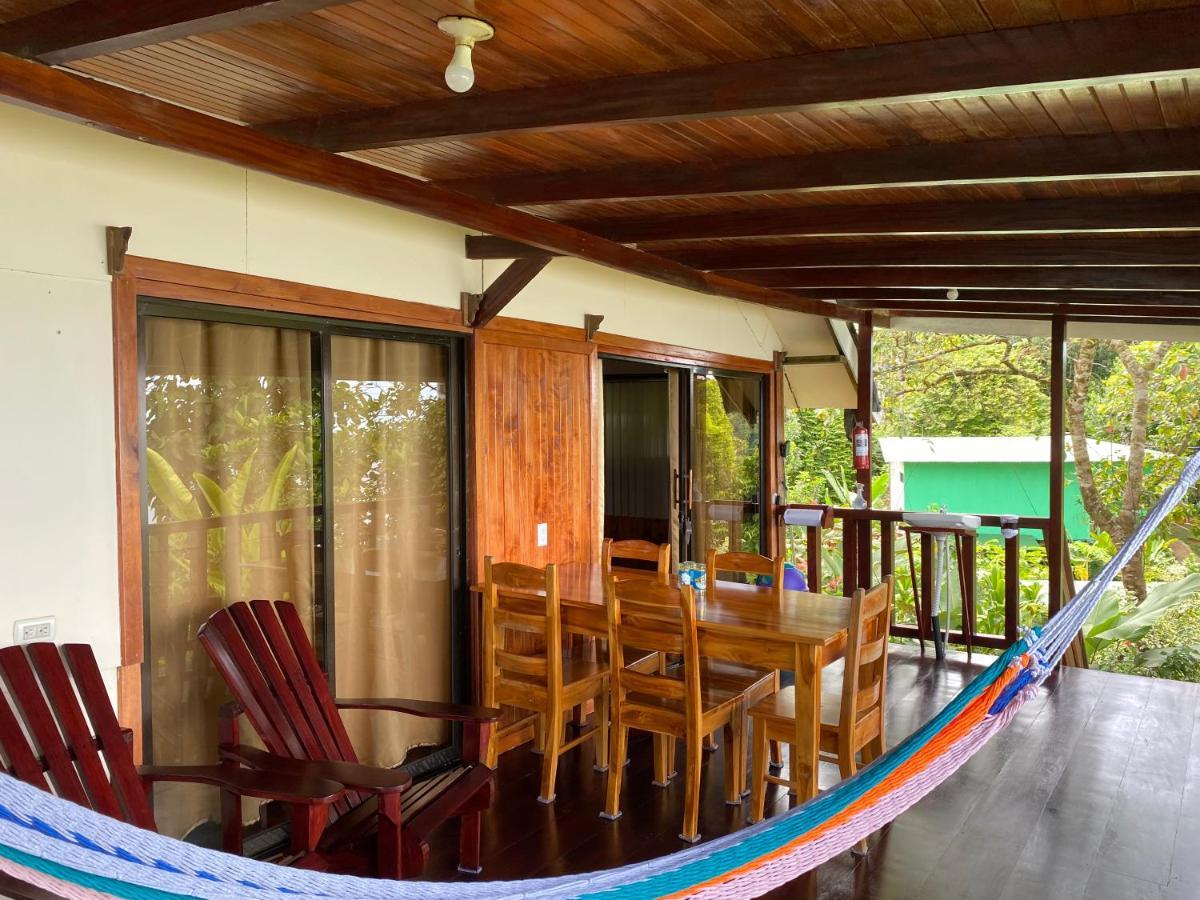 Ara Macao Lodge *