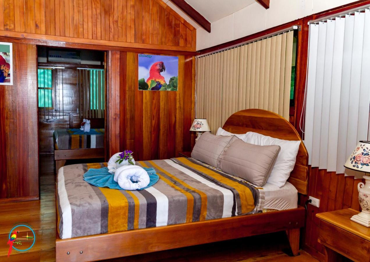Ara Macao Lodge *