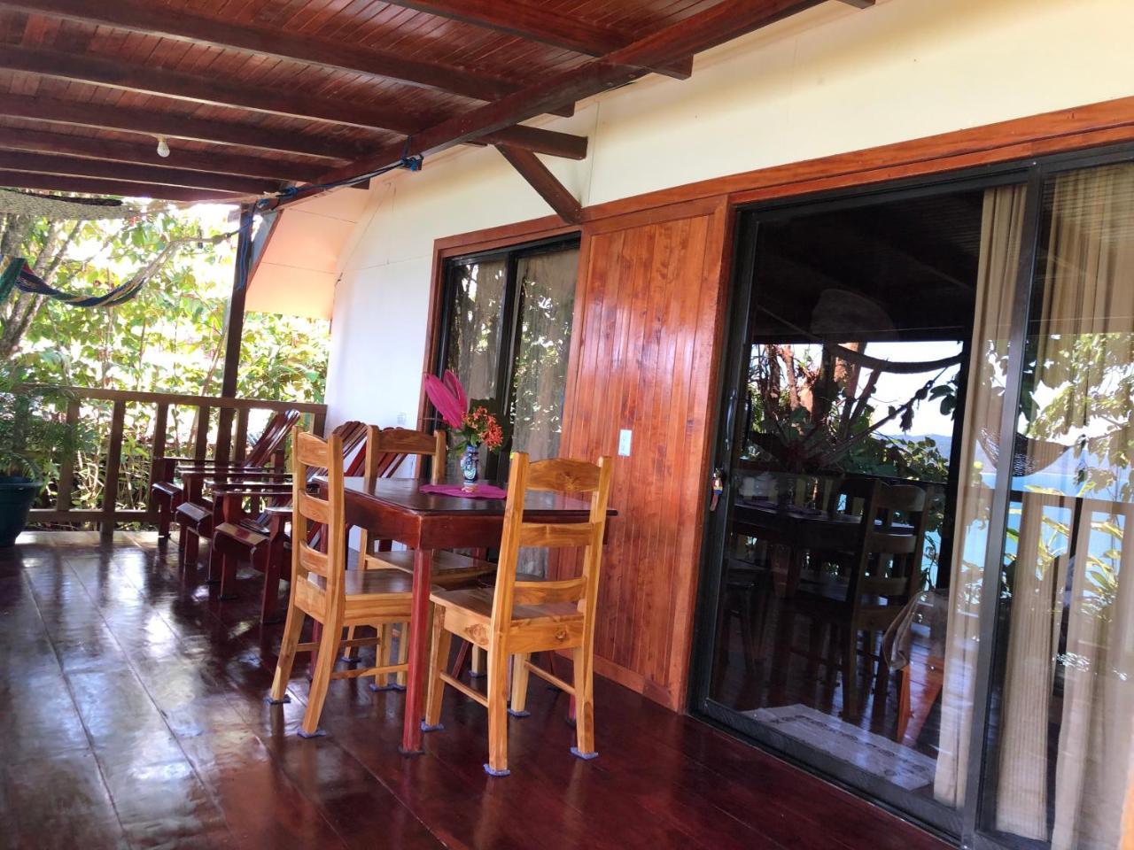 Lodge Ara Macao